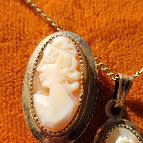Vintage Curtis Creation Genuine Cameo Pendant & Clip-On Earrings ~ 12 KTGF ~ - Picture 4 of 16